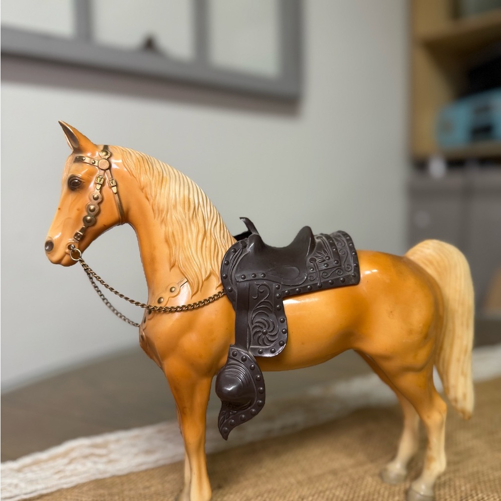 Vintage Beautiful Breyer Glossy Palomino Western Horse